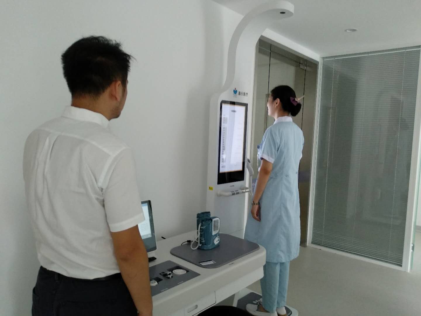 康養(yǎng)社區(qū)中的健康管理設(shè)備有哪些？健康一體機(jī)適合康養(yǎng)社區(qū)嗎？